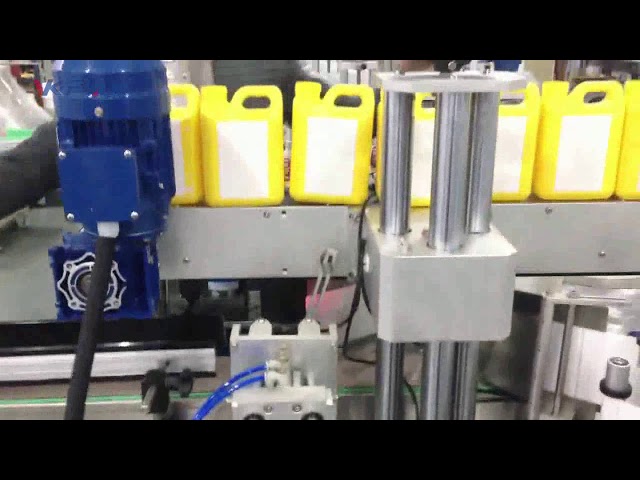 Avtomatski čistilec za označevanje tekočih steklenic