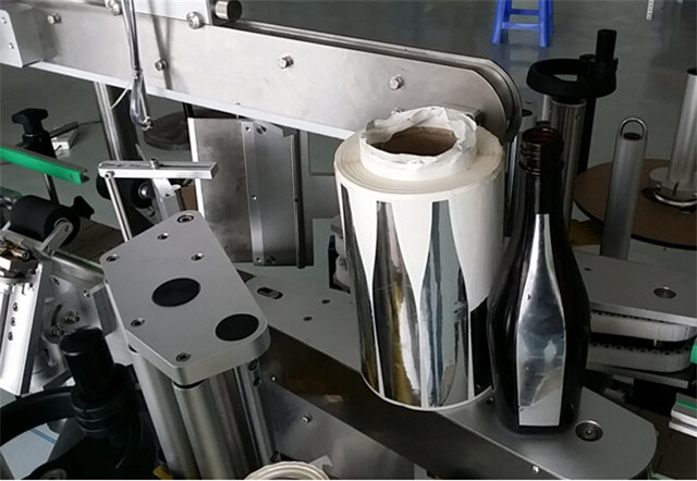 Avtomatski dvostranski etiketni stroj za steklenice losjona za šampon Podrobnosti