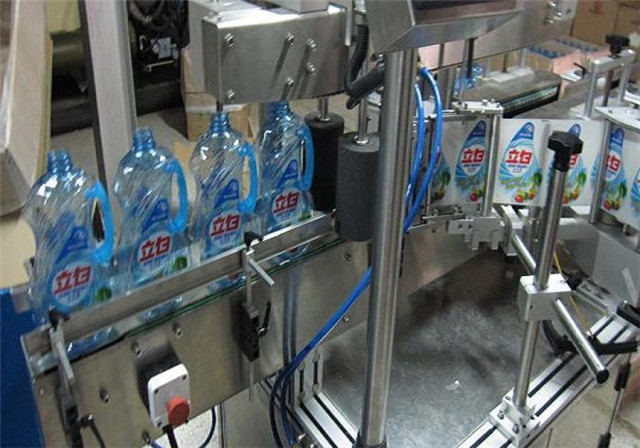 Avtomatski dvostranski etiketni stroj za steklenice losjona za šampon Podrobnosti