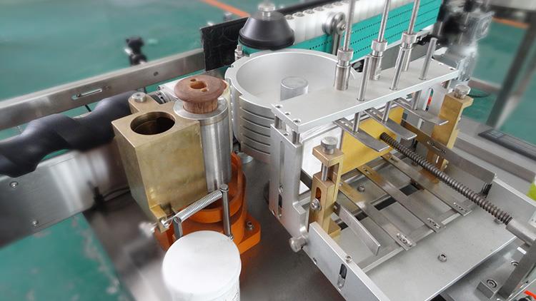 Popolnoma avtomatski stroj za etiketiranje etiket z mokrim lepilom za alkoholne izdelke