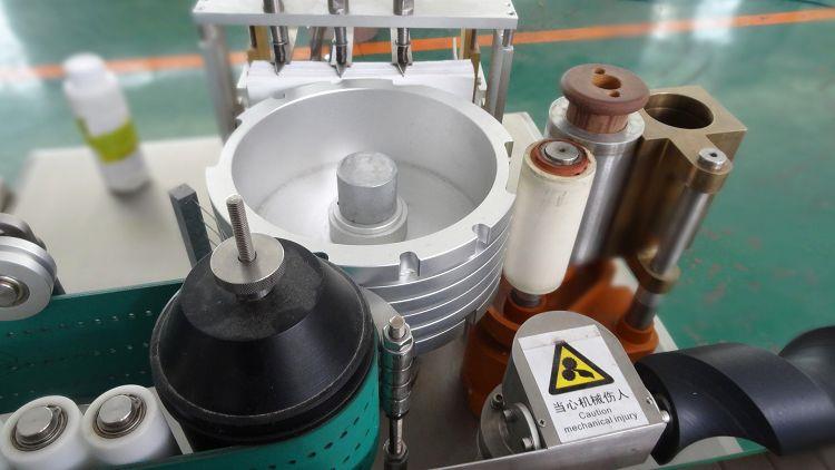 Popolnoma avtomatski stroj za etiketiranje etiket z mokrim lepilom za alkoholne izdelke